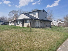 Three bedroom Home Sleeps 12 Jacuzzi Hot Tub